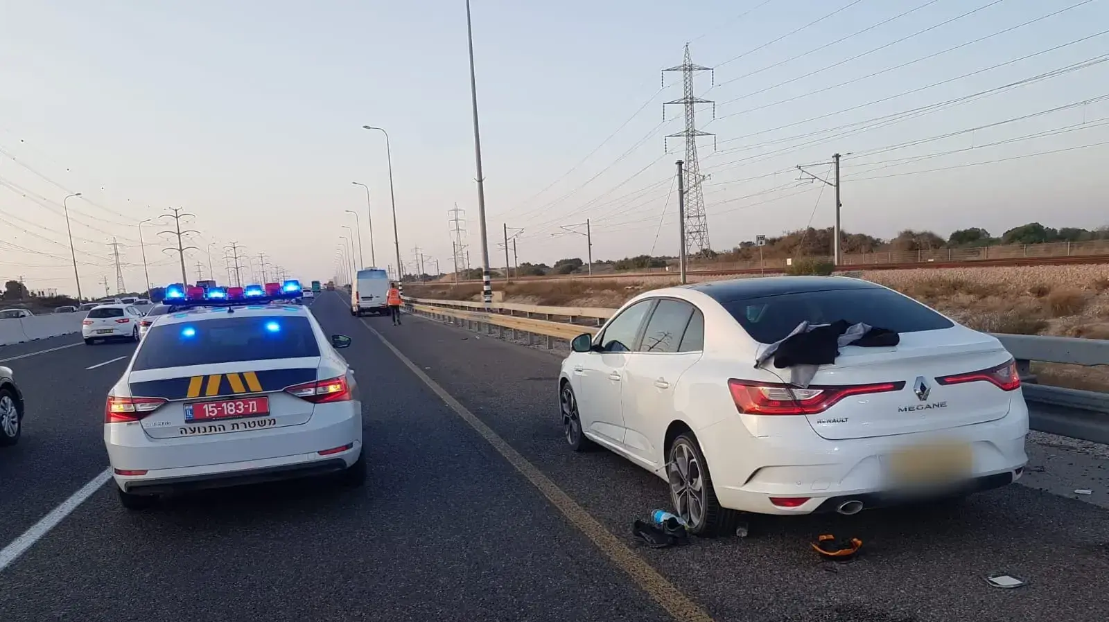 זירת תאונת הדרכים  בכביש 4 אחרי מחלף יבנה לצפון 12 באוגוסט 2021 