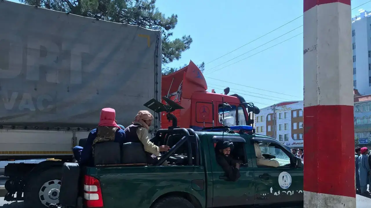 לוחמי טליבאן בסיור בעיר הראת, אפגניסטן, 13 באוגוסט 2021 לוחמי טליבאן בסיור בעיר הראת, אפגניסטן, 13 באוגוסט 2021
