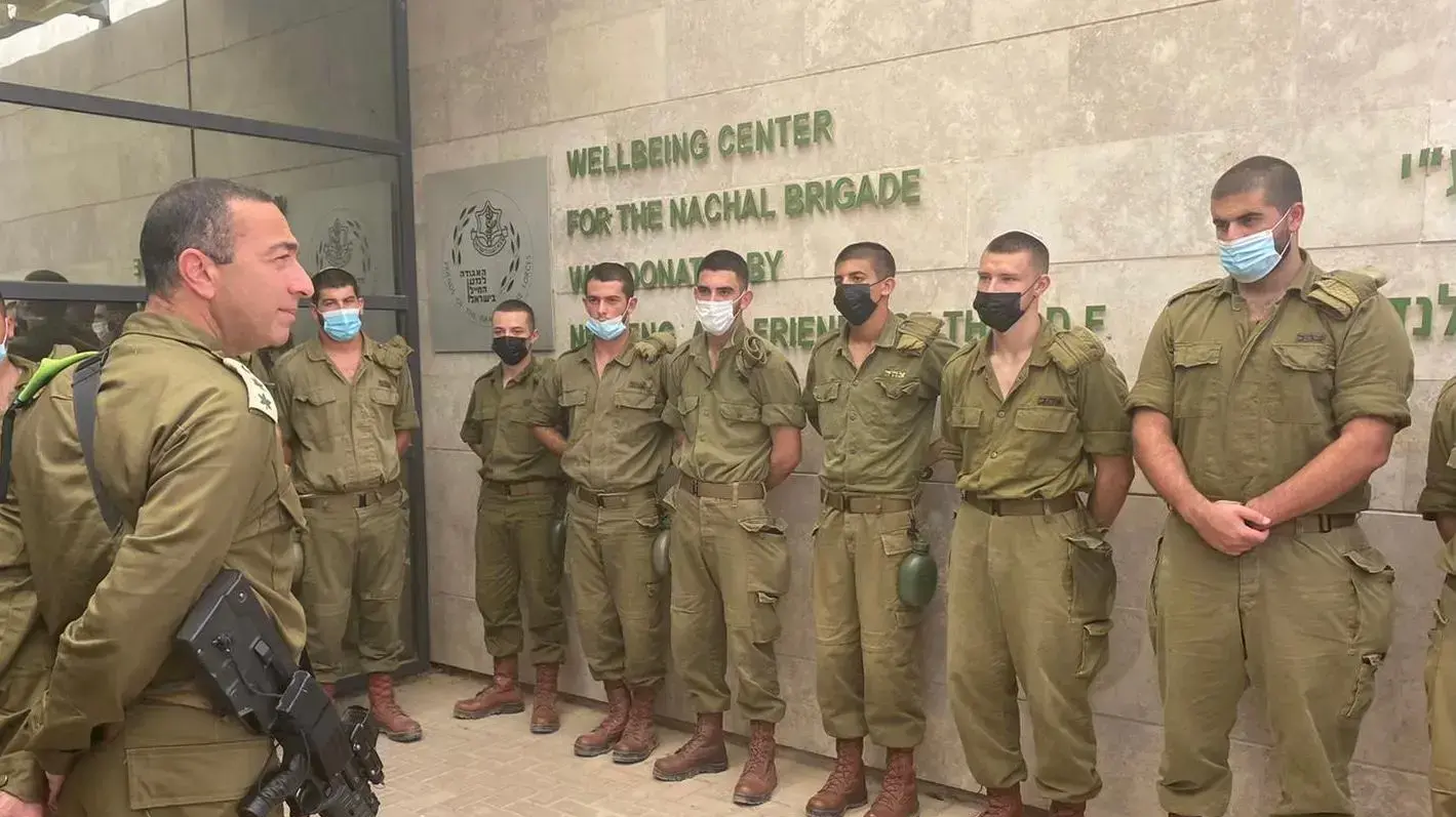 מח״ט נח״ל, אל״ם ישראל שומר מדבר עם הטירונים שהתגייסו בבא״ח, אוגוסט 2021 מח״ט נח״ל, אל״ם ישראל שומר מדבר עם הטירונים שהתגייסו בבא״ח, אוגוסט 2021