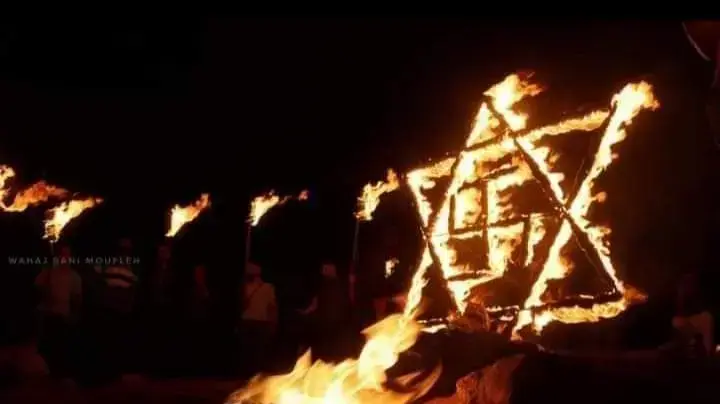פלסטינים הציתו מיצג של מגן דוד ובתוכו צלב קרס בסמוך למאחז אביתר, 14 באוגוסט, 2021