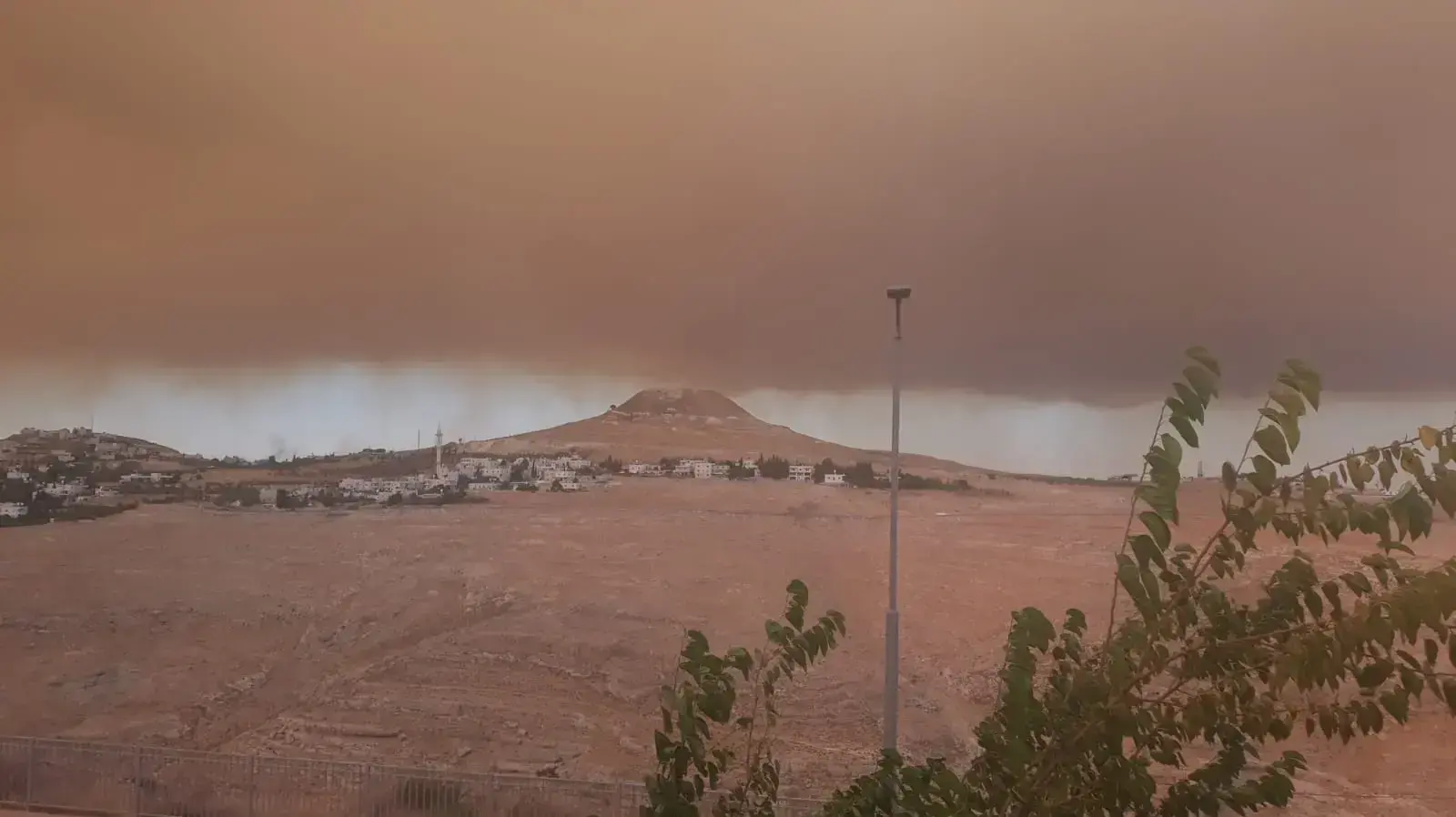 שריפה בבית מאיר באזור ירושלים 15 באוגוסט 2021 שריפה בבית מאיר באזור ירושלים 15 באוגוסט 2021