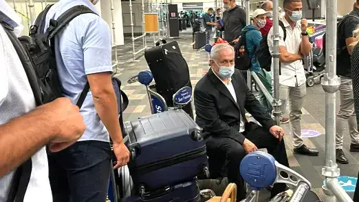 נתניהו עם נחיתתו בסן פרנסיסקו 16 באוגוסט 2021 נתניהו עם נחיתתו בסן פרנסיסקו 16 באוגוסט 2021
