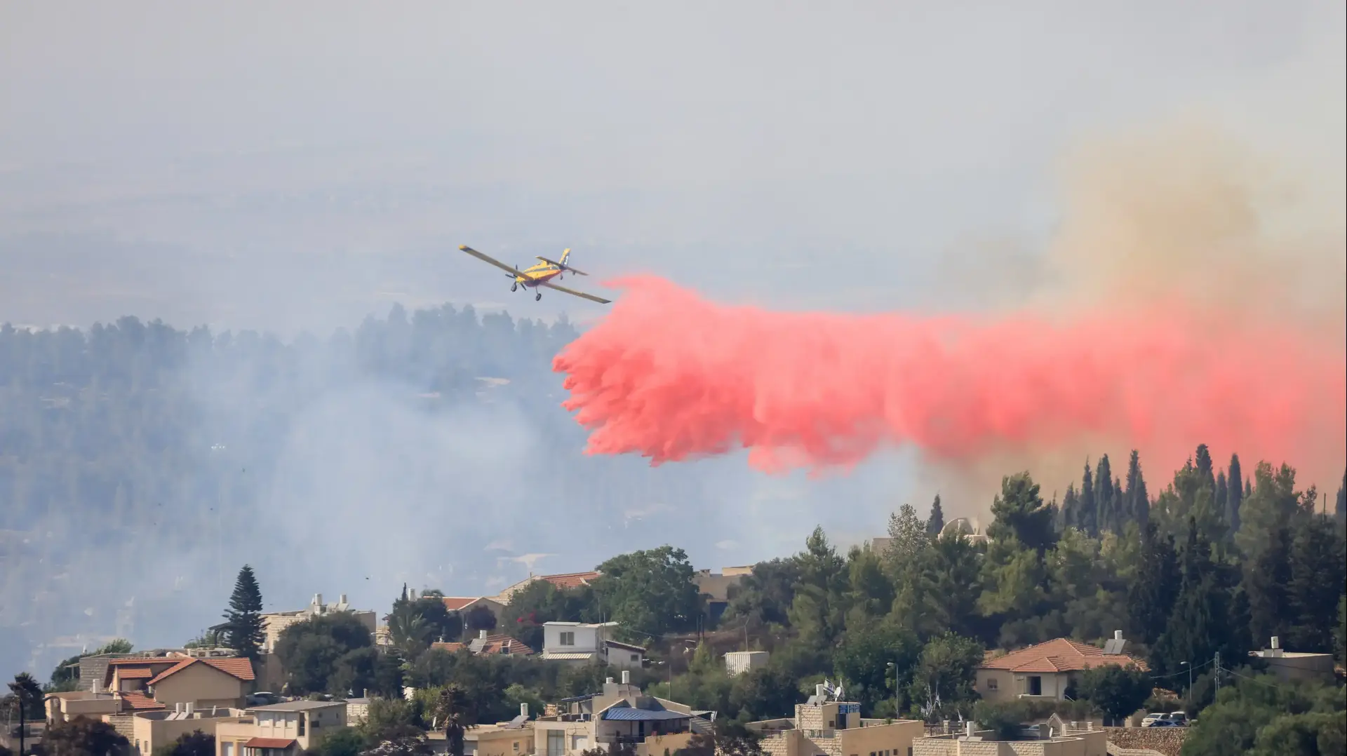 מאמצי כיבוי השריפה באיזור ירושלים מעל מושב גבעת יערים
16 באוגוסט 2021 מאמצי כיבוי השריפה באיזור ירושלים מעל מושב גבעת יערים
16 באוגוסט 2021