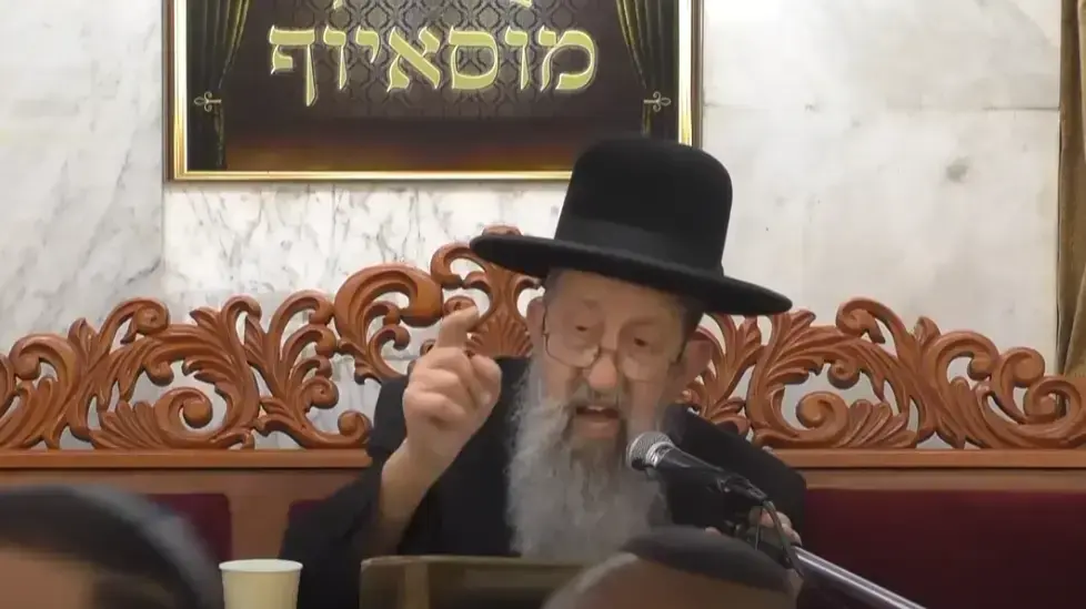 מתנגד חיסונים התפרץ לשיעורו של רב בכיר, וסולק: "אתה משוגע, תסתלק מכאן" מתנגד חיסונים התפרץ לשיעורו של רב בכיר, וסולק: "אתה משוגע, תסתלק מכאן"