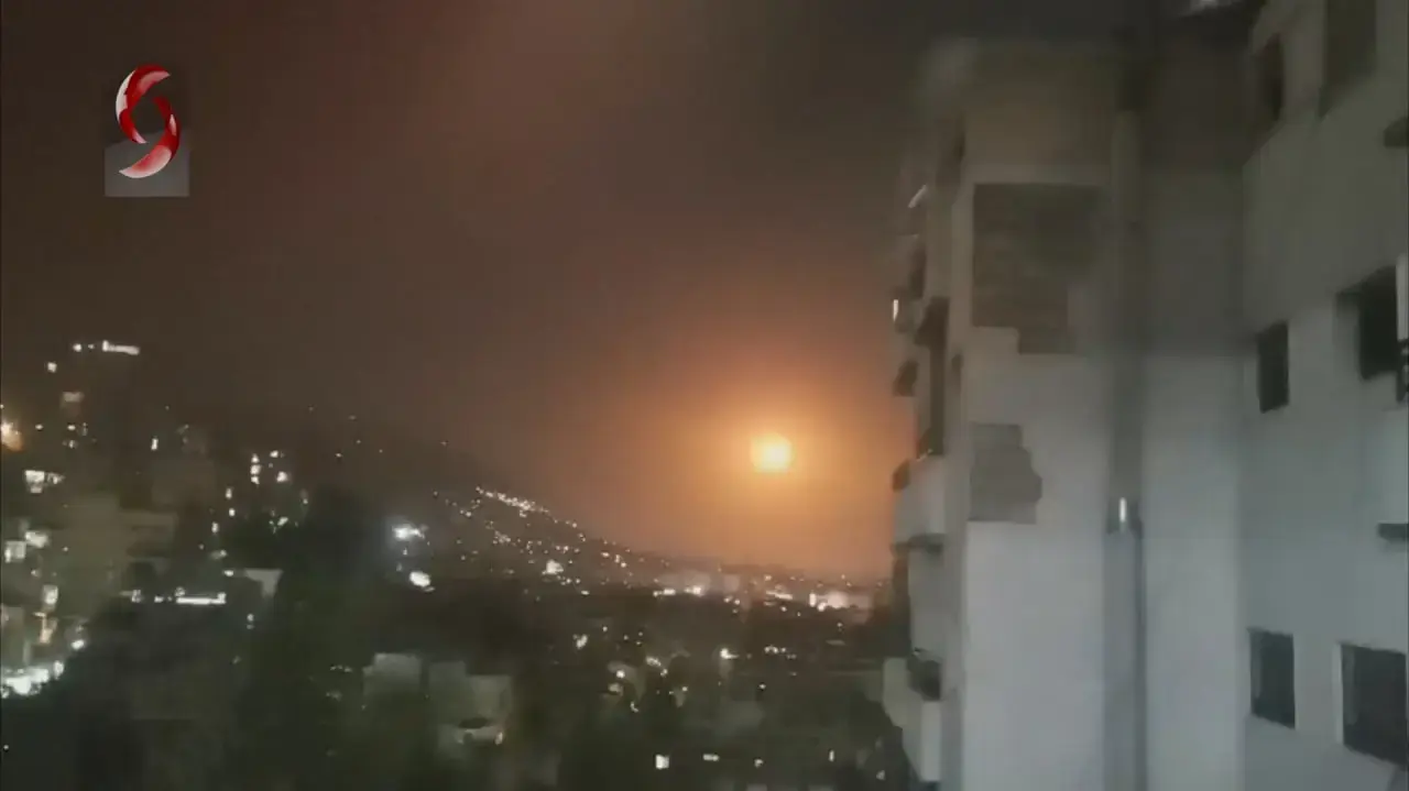 מערכות ההגנה מופעלות בשמי דמשק, 19 באוגוסט, 2021 מערכות ההגנה מופעלות בשמי דמשק, 19 באוגוסט, 2021