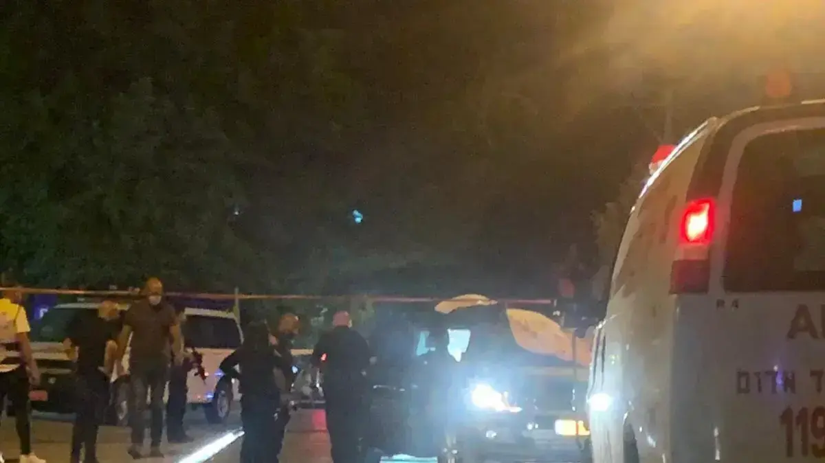זירת הירי בה נרצחה צעירה ברמלה. 20 באוגוסט 2021 זירת הירי בה נרצחה צעירה ברמלה. 20 באוגוסט 2021