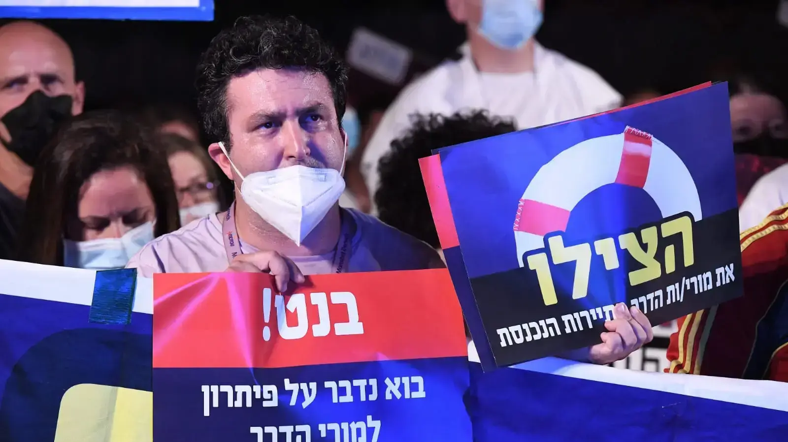 הפגנות העצמאיים מול ביתו של ראש הממשלה נפתלי בנט רעננה 21 באוגוסט 2021 הפגנות העצמאיים מול ביתו של ראש הממשלה נפתלי בנט רעננה 21 באוגוסט 2021
