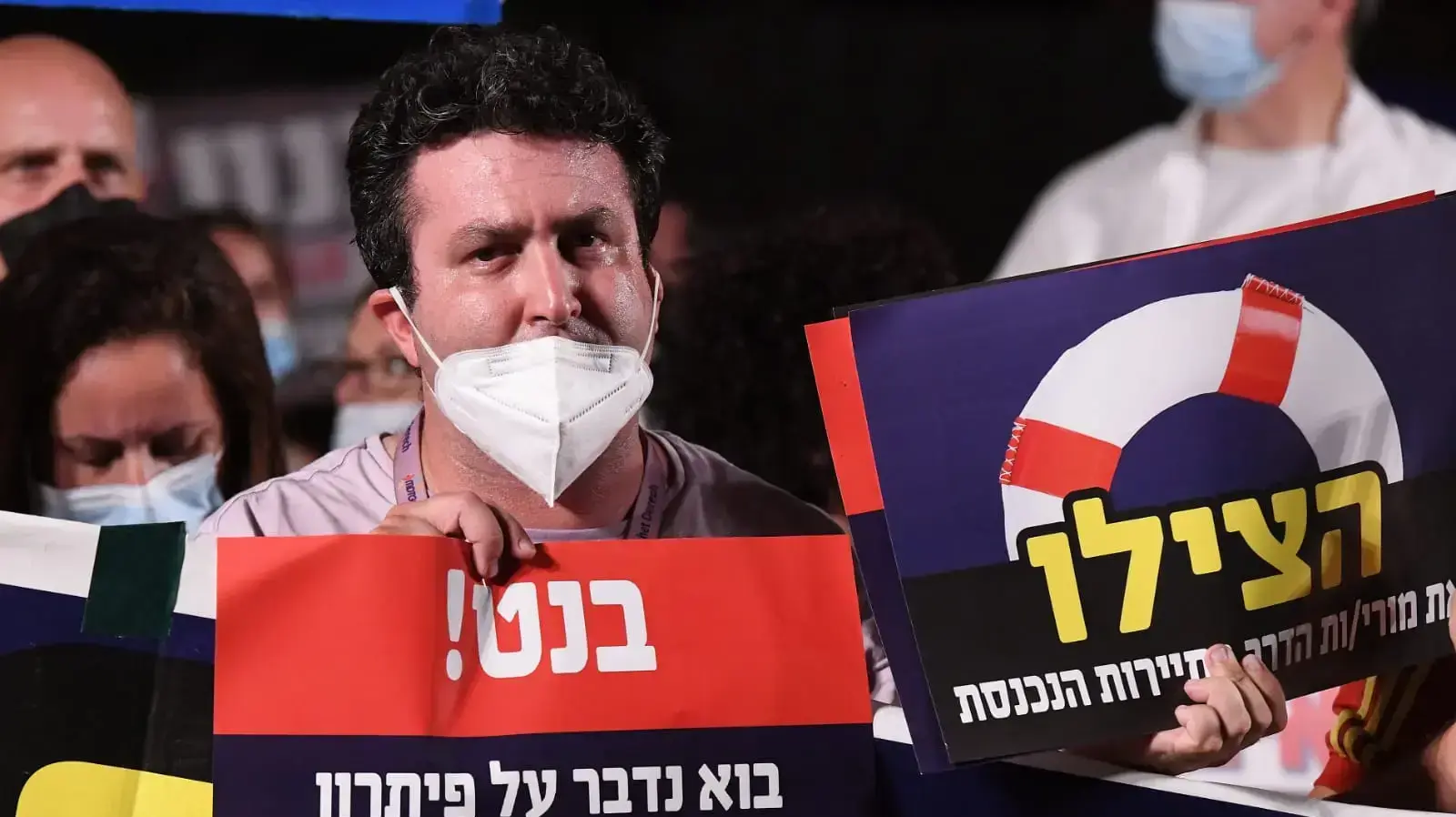 הפגנות העצמאיים מול ביתו של ראש הממשלה נפתלי בנט רעננה 21 באוגוסט 2021 הפגנות העצמאיים מול ביתו של ראש הממשלה נפתלי בנט רעננה 21 באוגוסט 2021