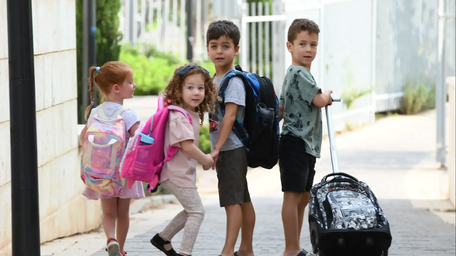 ילדים מתכוננים לחזרה ללימודים, פתח תקווה, 22 באוגוסט 2021 ילדים מתכוננים לחזרה ללימודים, פתח תקווה, 22 באוגוסט 2021