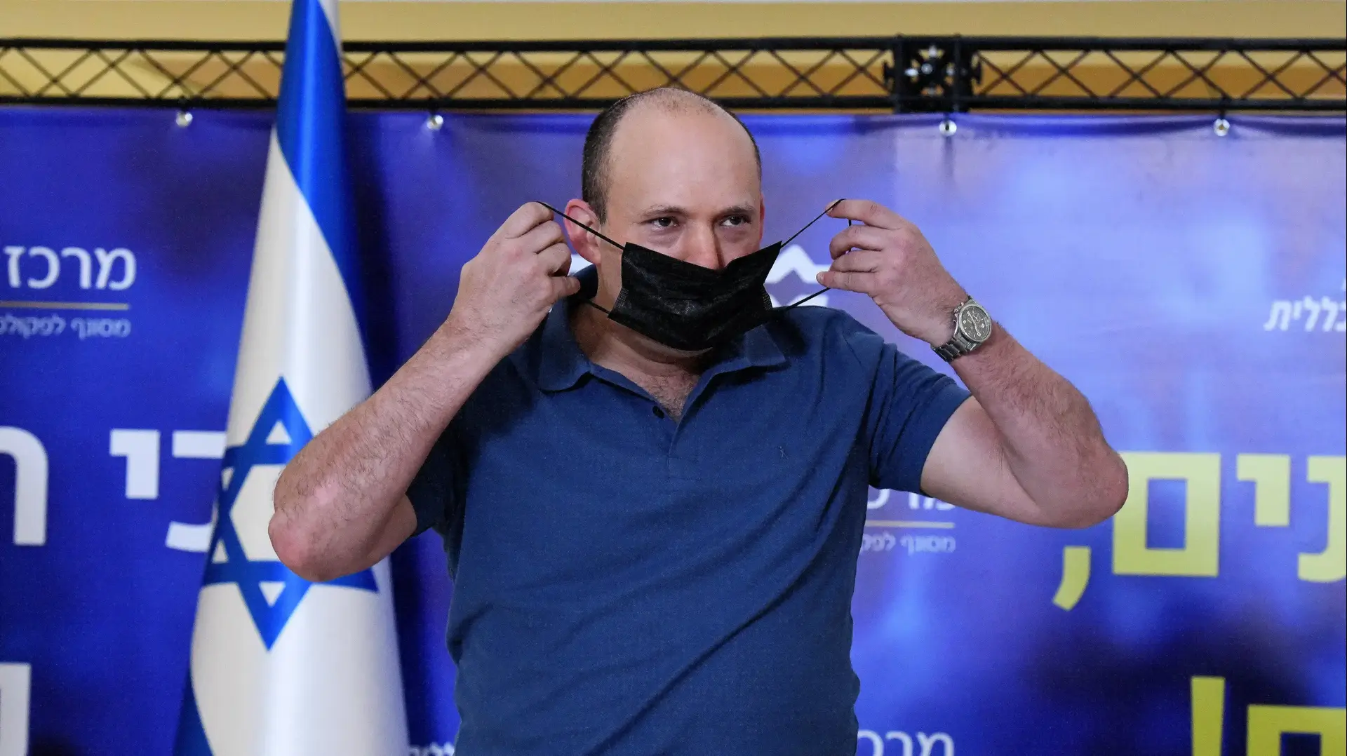 ראש הממשלה נפתלי בנט מקבל את החיסון השלישי נגד קורונה 20 אוגוסט 2021 ראש הממשלה נפתלי בנט מקבל את החיסון השלישי נגד קורונה 20 אוגוסט 2021