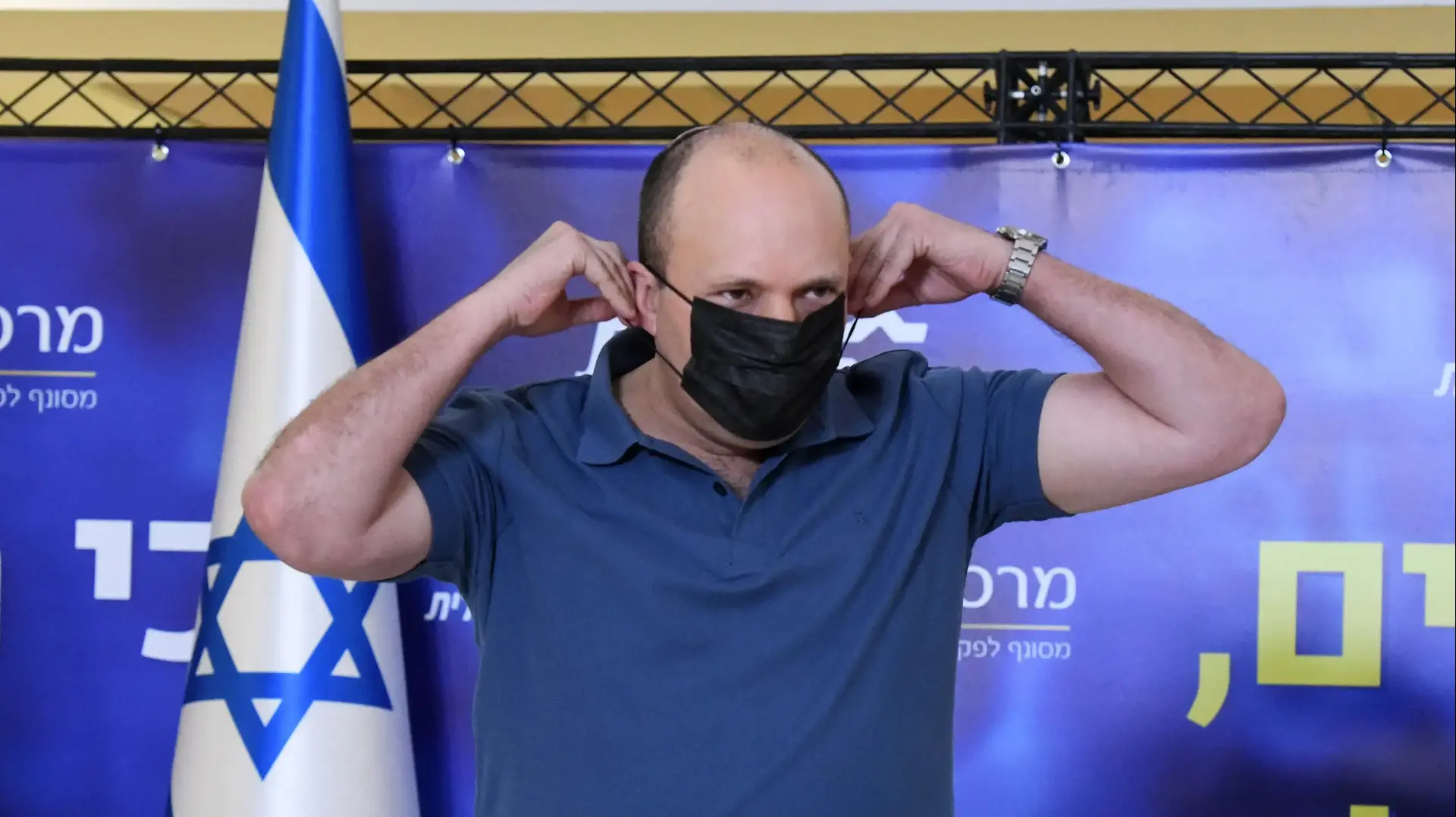 ראש הממשלה נפתלי בנט מקבל את החיסון השלישי נגד קורונה 20 אוגוסט 2021 ראש הממשלה נפתלי בנט מקבל את החיסון השלישי נגד קורונה 20 אוגוסט 2021