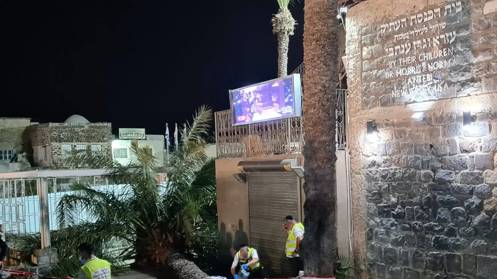 עץ דקל קרס וגרם למותה של אישה בטיילת טבריה, 22 באוגוסט 2021 עץ דקל קרס וגרם למותה של אישה בטיילת טבריה, 22 באוגוסט 2021