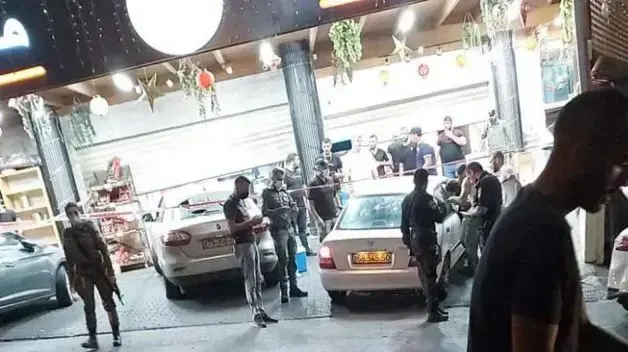 זירת הרצח בנצרת בו נהרג מחמוד סלאם בן ה-21, 23 באוגוסט 2021 זירת הרצח בנצרת בו נהרג מחמוד סלאם בן ה-21, 23 באוגוסט 2021