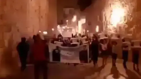 צעדת לפידים של תושבים ערבים במחאה נגד המשטרה והמדינה בעכו 