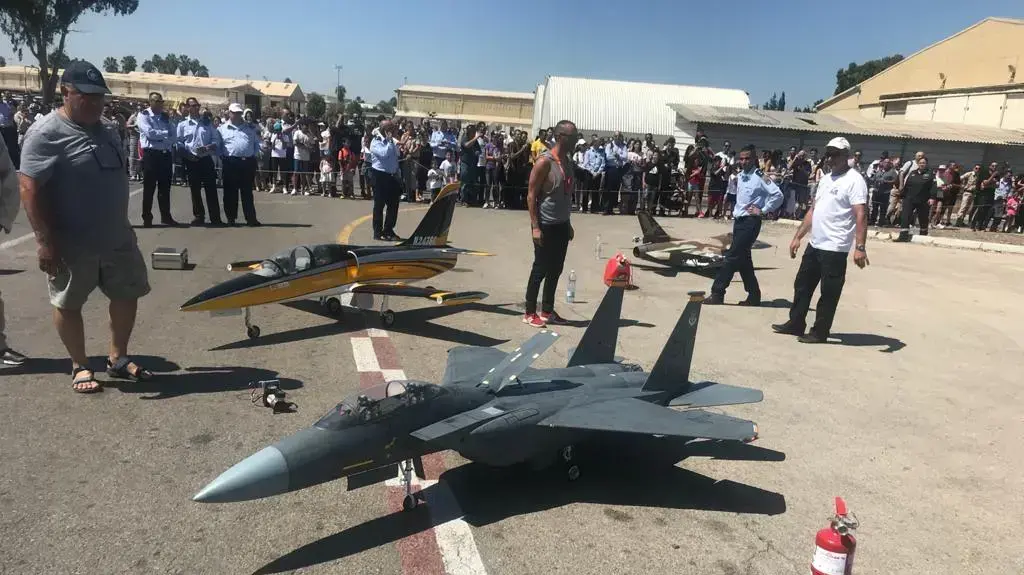אירוע הטסת טיסנים לזכרו של סרן ניר לקריף ז"ל, שנהרג בתאונה אווירית אירוע הטסת טיסנים לזכרו של סרן ניר לקריף ז"ל, שנהרג בתאונה אווירית