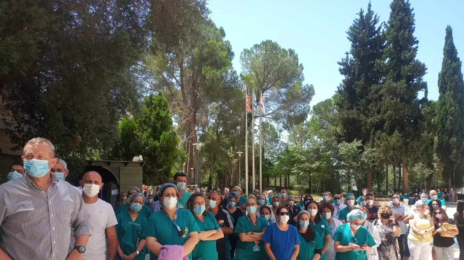 אסיפת הסברה בנושא מאבק בתי החולים הציבוריים, רחבת גן מרים, הדסה עין כרם, 25 באוגוסט 2021 אסיפת הסברה בנושא מאבק בתי החולים הציבוריים, רחבת גן מרים, הדסה עין כרם, 25 באוגוסט 2021
