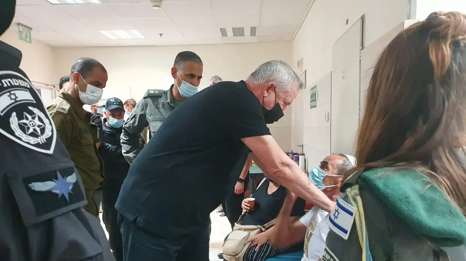 שר הביטחון בני גנץ בביקור משפחתו של חייל מג"ב בראל חדריה שמואלי שנורה בגדול רצועת עזה 25 באוגוסט 2021 שר הביטחון בני גנץ בביקור משפחתו של חייל מג"ב בראל חדריה שמואלי שנורה בגדול רצועת עזה 25 באוגוסט 2021
