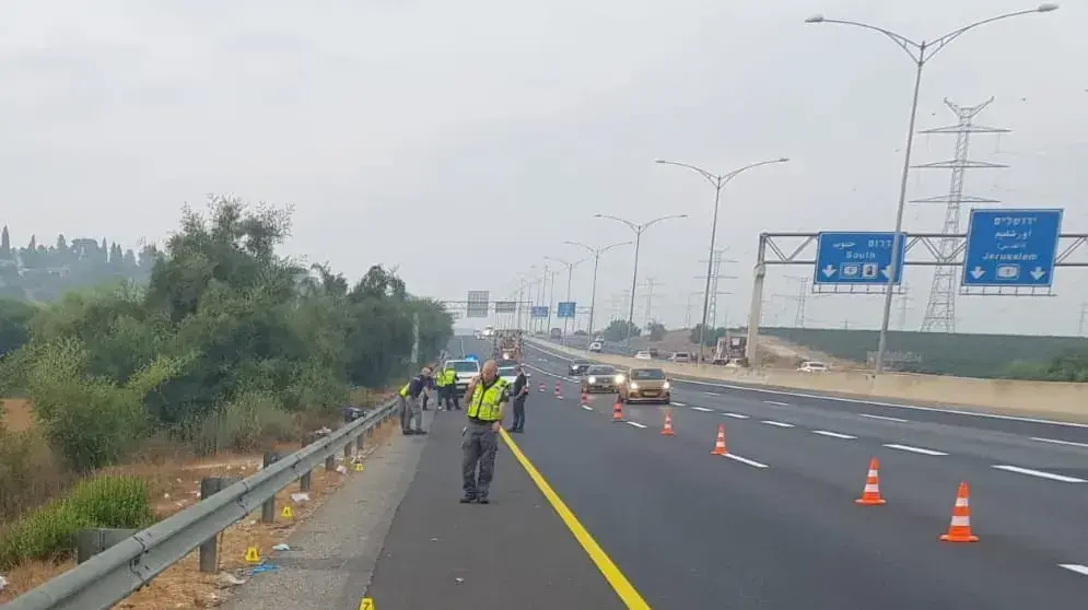 הזירה בה רכב פרטי פגע בשלושה הולכי רגל בכביש 6 בסמוך למחלף דניאל לכיוון צפון. 27 באוגוסט 2021 הזירה בה רכב פרטי פגע בשלושה הולכי רגל בכביש 6 בסמוך למחלף דניאל לכיוון צפון. 27 באוגוסט 2021