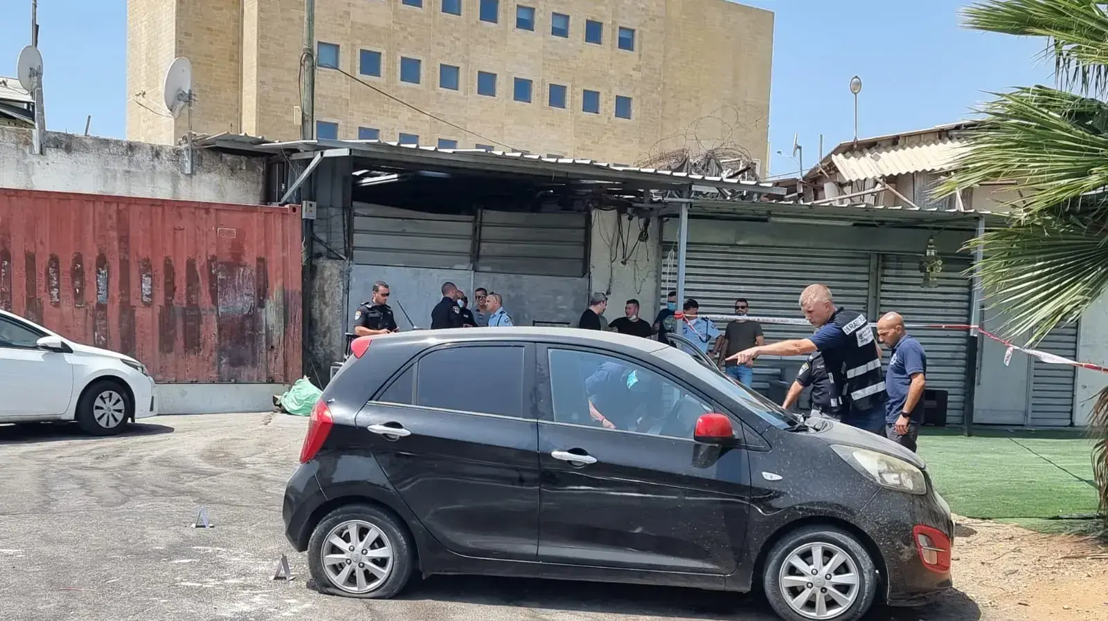הרכב בו נרצח אנאס אלוחאוח בזירת הירי בלוד, 28 באוגוסט 2021 הרכב בו נרצח אנאס אלוחאוח בזירת הירי בלוד, 28 באוגוסט 2021