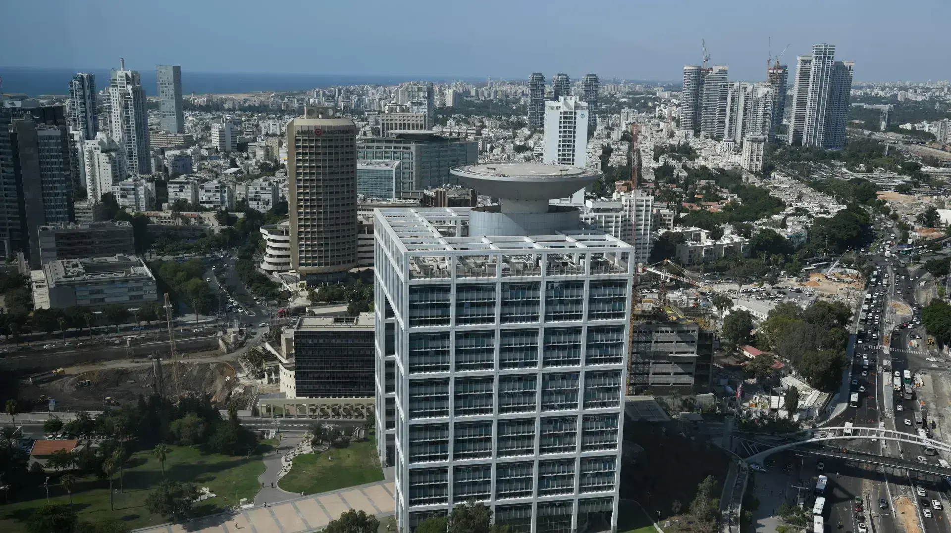 מגדלים בתל אביב, 1 בספטמבר 2021 מגדלים בתל אביב, 1 בספטמבר 2021