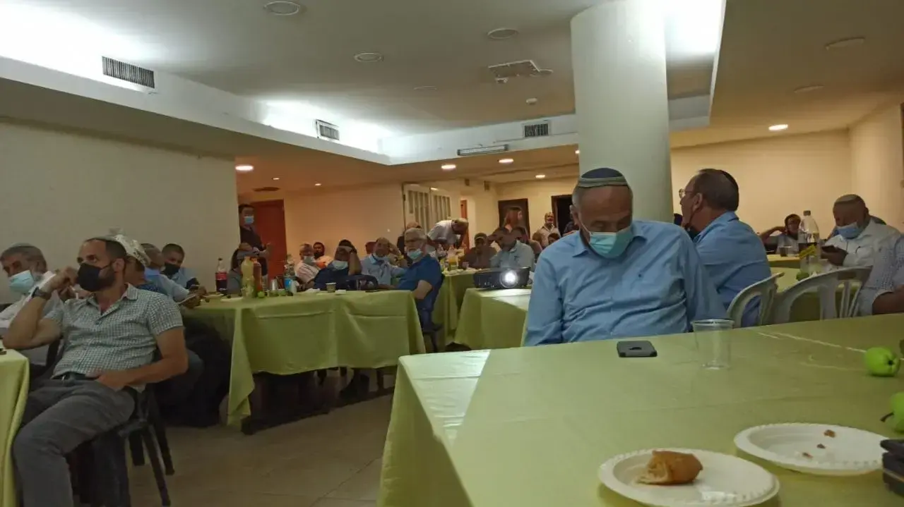 ח"כ לשעבר מוטי יוגב, דקות לפני שהתמוטט בישיבת הכותל בירושלים. 1 בספטמבר 2021