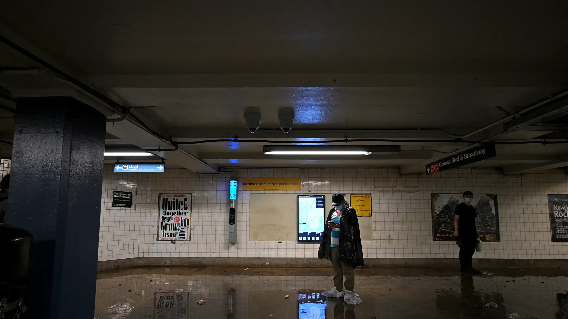 הצפות ברכבת התחתית בניו יורק, 1 בספטמבר 2021 הצפות ברכבת התחתית בניו יורק, 1 בספטמבר 2021