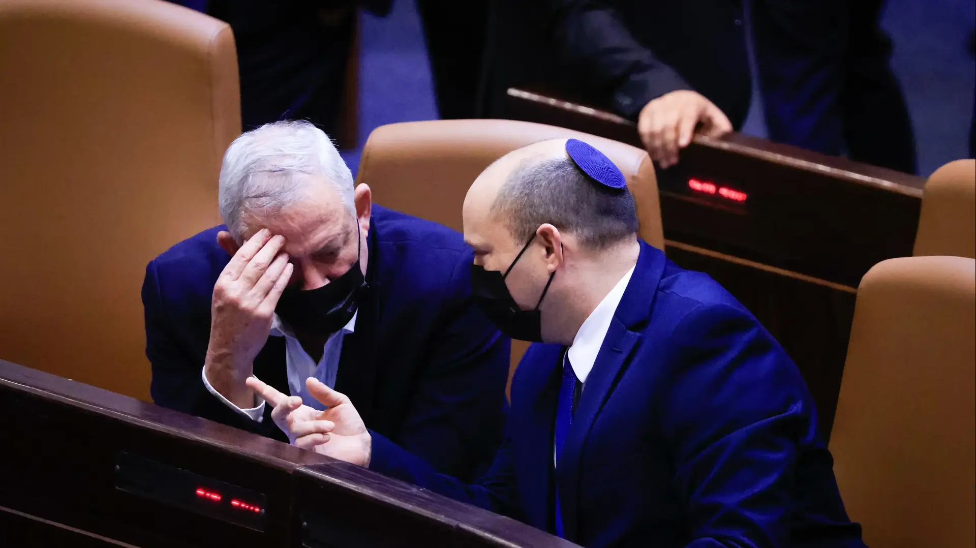 רה"מ נפתלי בנט ושר הביטחון בני גנץ בדיון במליאת הכנסת, 2 בספטמבר 2021