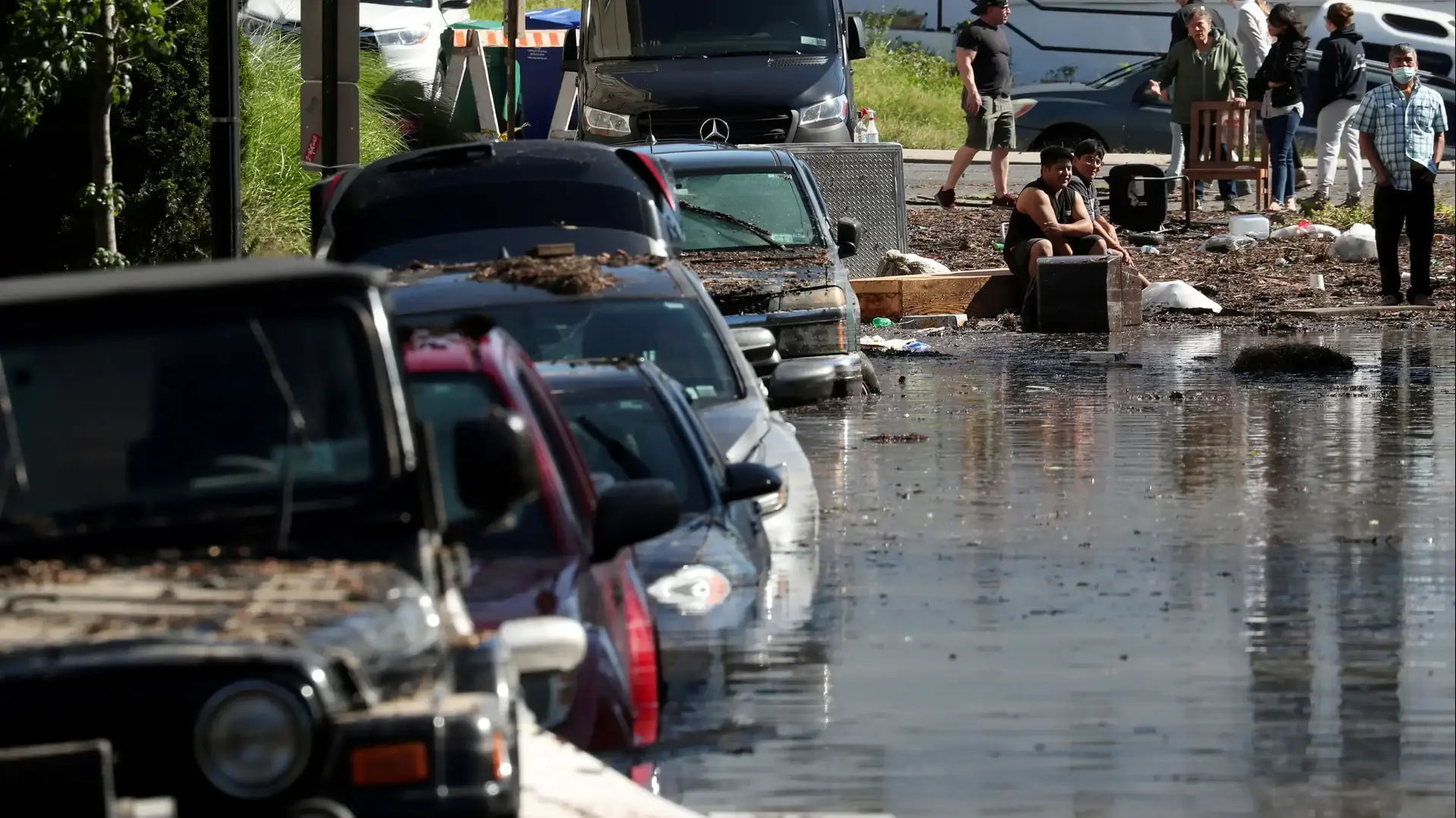 Local residents stand by flood waters after remnants of Ida brought drenching rain, flash floods and tornadoes to parts of the Northeast in Mamaroneck, New York, U.S., September 2, 2021. REUTERS/Mike Segar
Local residents stand by flood waters after remnants of Ida brought drenching rain, flash floods and tornadoes to parts of the Northeast in Mamaroneck, New York, U.S., September 2, 2021. REUTERS/Mike Segar