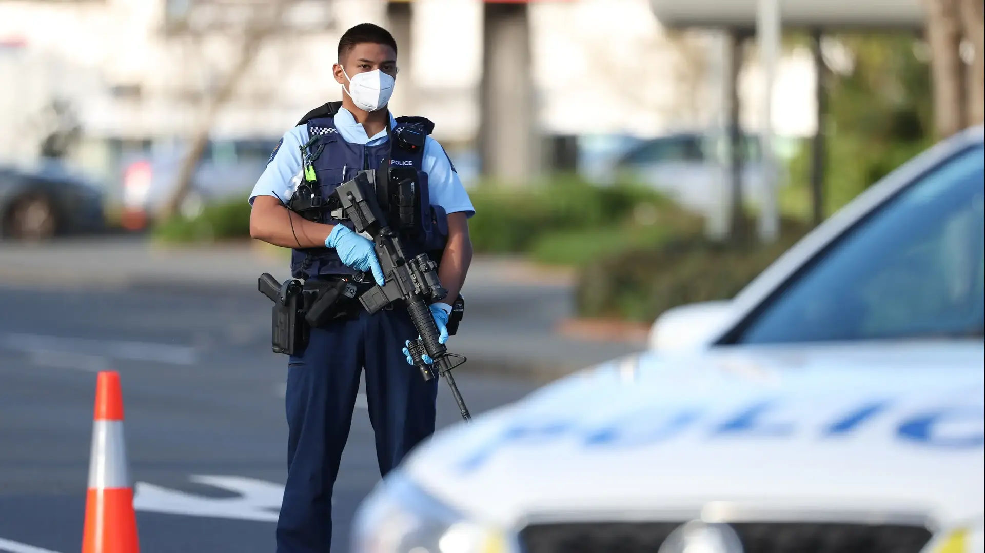 AUCKLAND, NEW ZEALAND - SEPTEMBER 03: Armed police patrol the area around Countdown LynnMall after a mass stabbing incident on September 03, 2021 in Auckland, New Zealand. A man has been shot dead by police after reportedly stabbing six people at LynnMall supermarket in Auckland. (Photo by Fiona Goodall/Getty Images)

