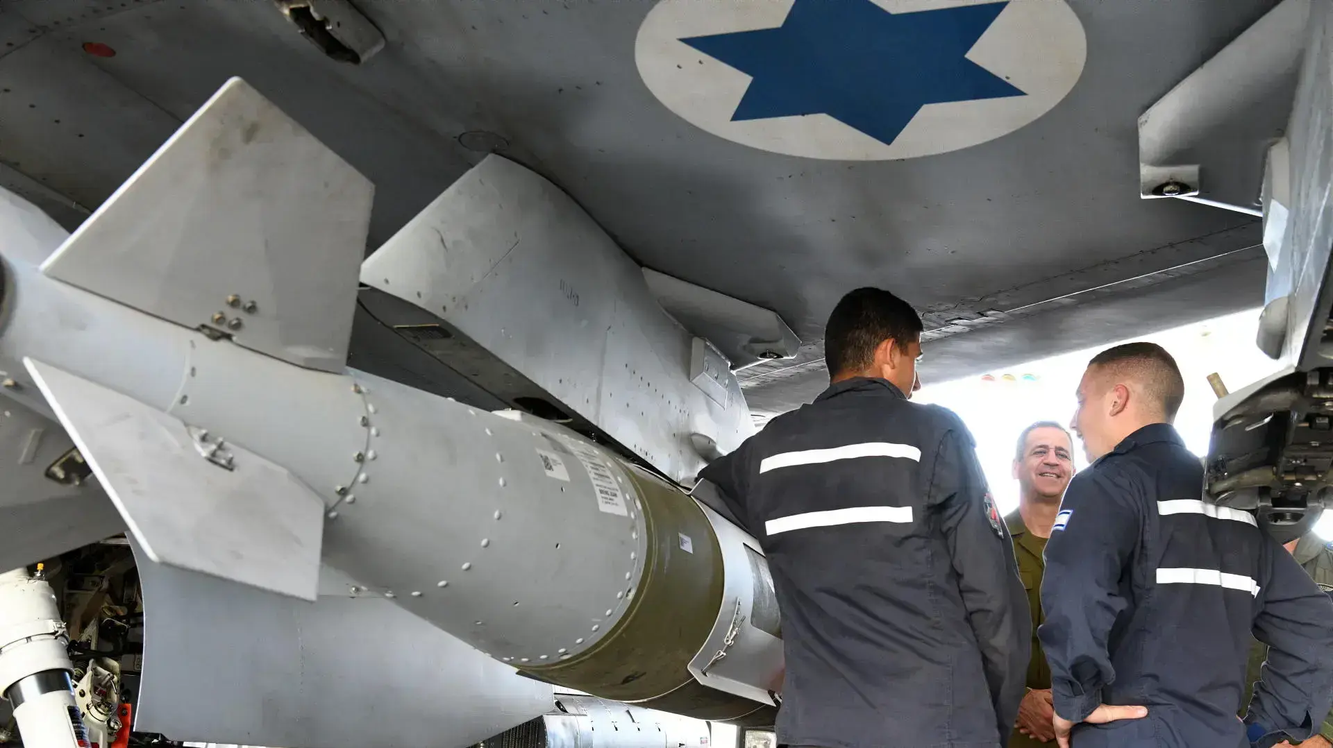 הרמטכ"ל רא"ל אביב כוכבי בשיחה עם טייסים, 3 בספטמבר 2021 הרמטכ"ל רא"ל אביב כוכבי בשיחה עם טייסים, 3 בספטמבר 2021