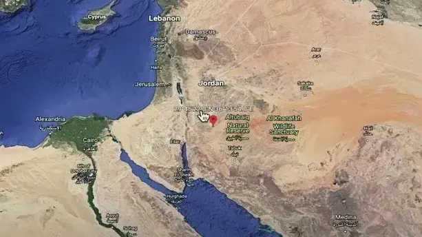 כתובת SOS באמצע המדבר הירדני