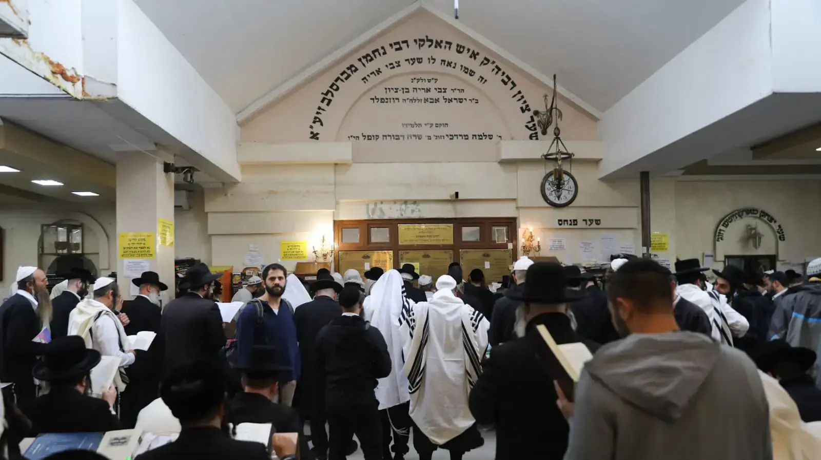 מתפללים לפני ערב ראש השנה, אומן, 5 בספטמבר 2021 מתפללים לפני ערב ראש השנה, אומן, 5 בספטמבר 2021
