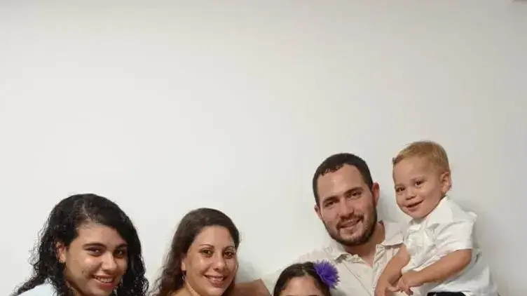 הכנות לחג בבית משפחת פרידליין הכנות לחג בבית משפחת פרידליין