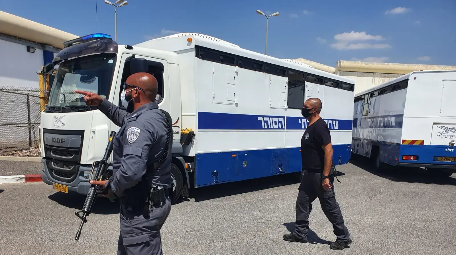 לוחמי שב"ס עם הסעות הכלואים המפונים, כלא גלבוע 06 לספטמבר 2021