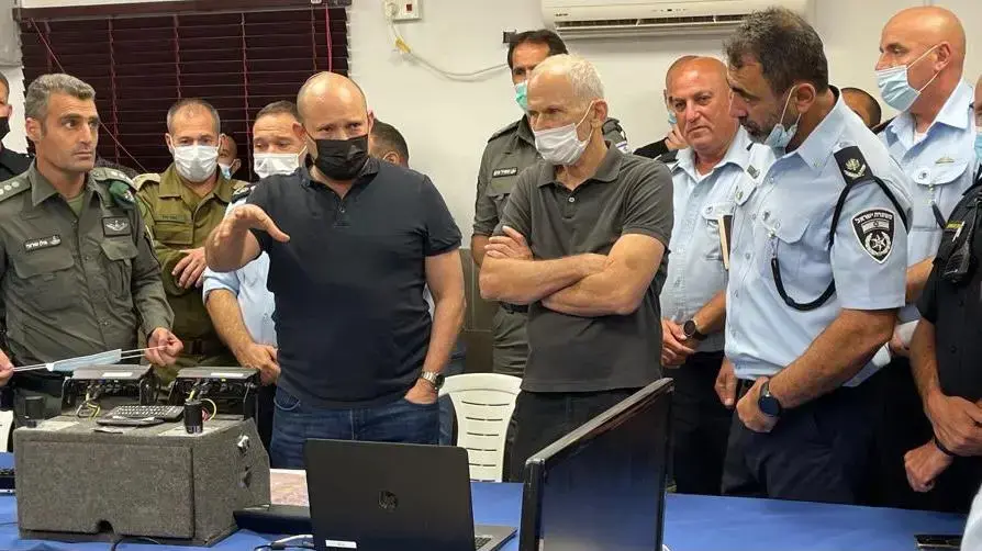 רה"מ בנט, במהלך ביקור בחפ"ק המשטרה 10 בפסטמבר 2021 רה"מ בנט, במהלך ביקור בחפ"ק המשטרה 10 בפסטמבר 2021