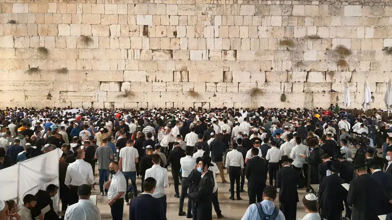 חרדים בסליחות בכותל לקראת יום הכיפורים 12 בספטמבר 2021 חרדים בסליחות בכותל לקראת יום הכיפורים 12 בספטמבר 2021