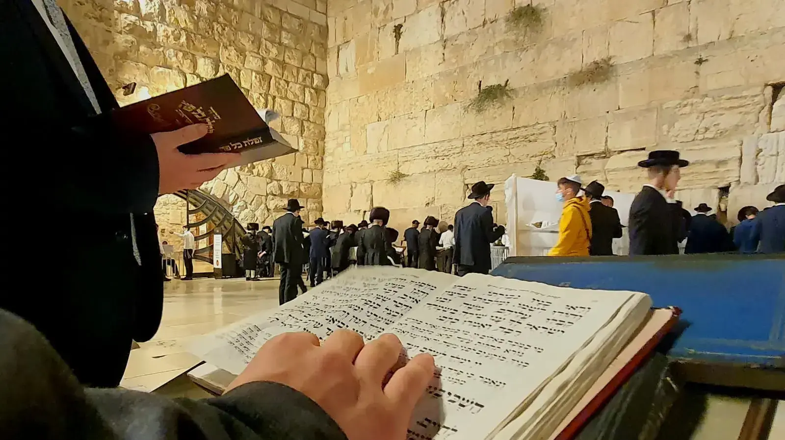 חרדים בסליחות בכותל לקראת יום הכיפורים 12 בספטמבר 2021 חרדים בסליחות בכותל לקראת יום הכיפורים 12 בספטמבר 2021
