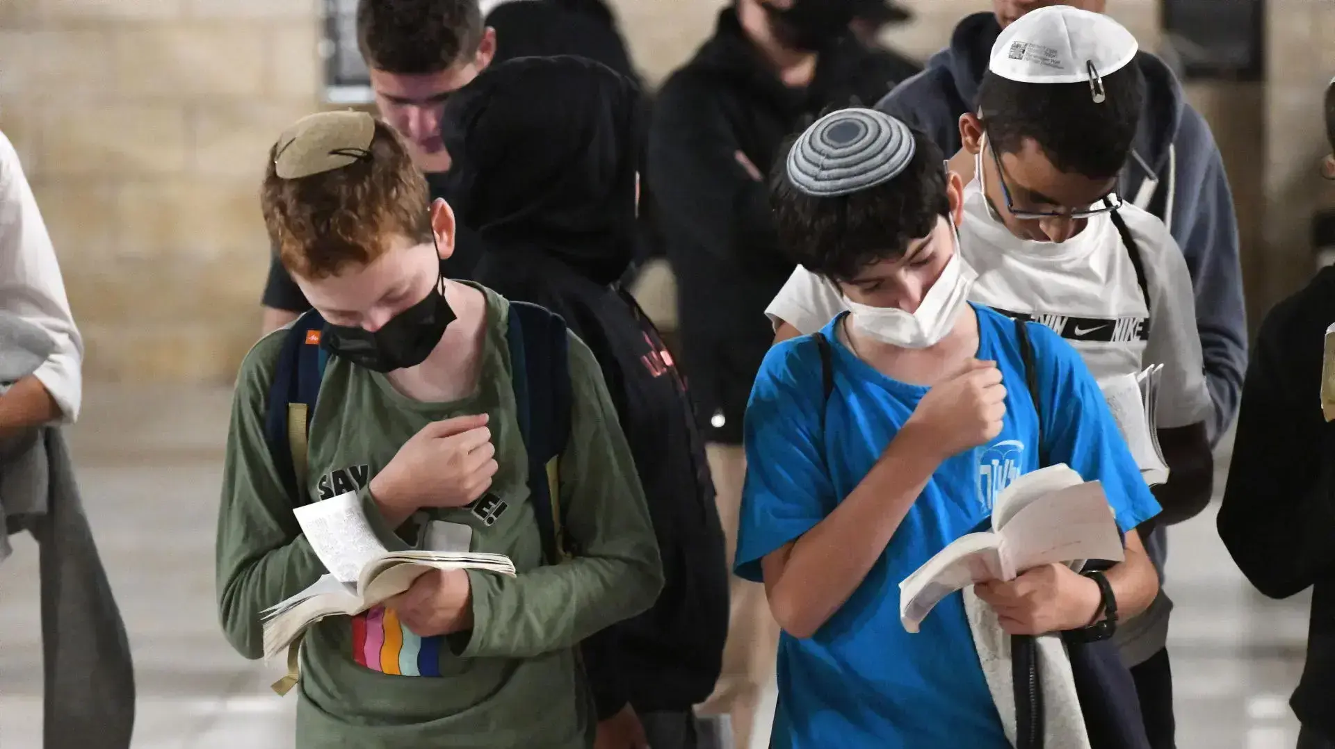 חרדים בסליחות בכותל לקראת יום הכיפורים 12 בספטמבר 2021 חרדים בסליחות בכותל לקראת יום הכיפורים 12 בספטמבר 2021