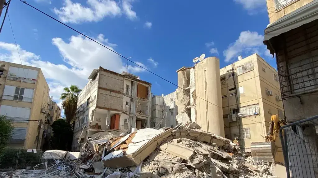 רחוב סרלין, חולון קריסת בניין שפונה מדייריו 12 בספטמבר 2021 רחוב סרלין, חולון קריסת בניין שפונה מדייריו 12 בספטמבר 2021