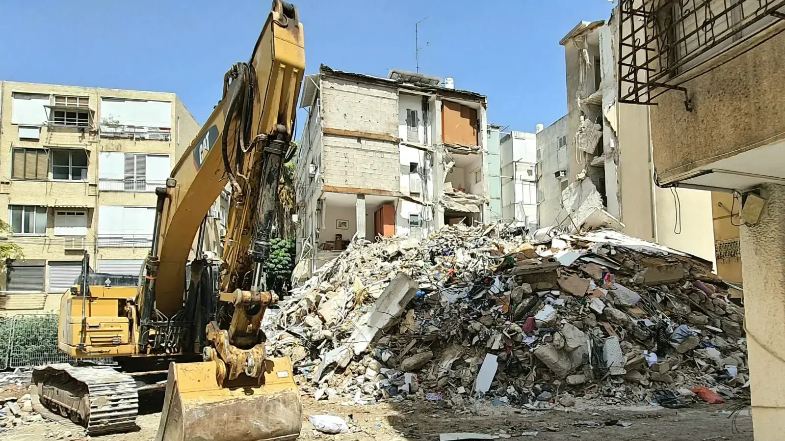 זירת קריסת בניין שפונה מדייריו, רחוב סרלין חולון, 13 בספטמבר 2021 זירת קריסת בניין שפונה מדייריו, רחוב סרלין חולון, 13 בספטמבר 2021
