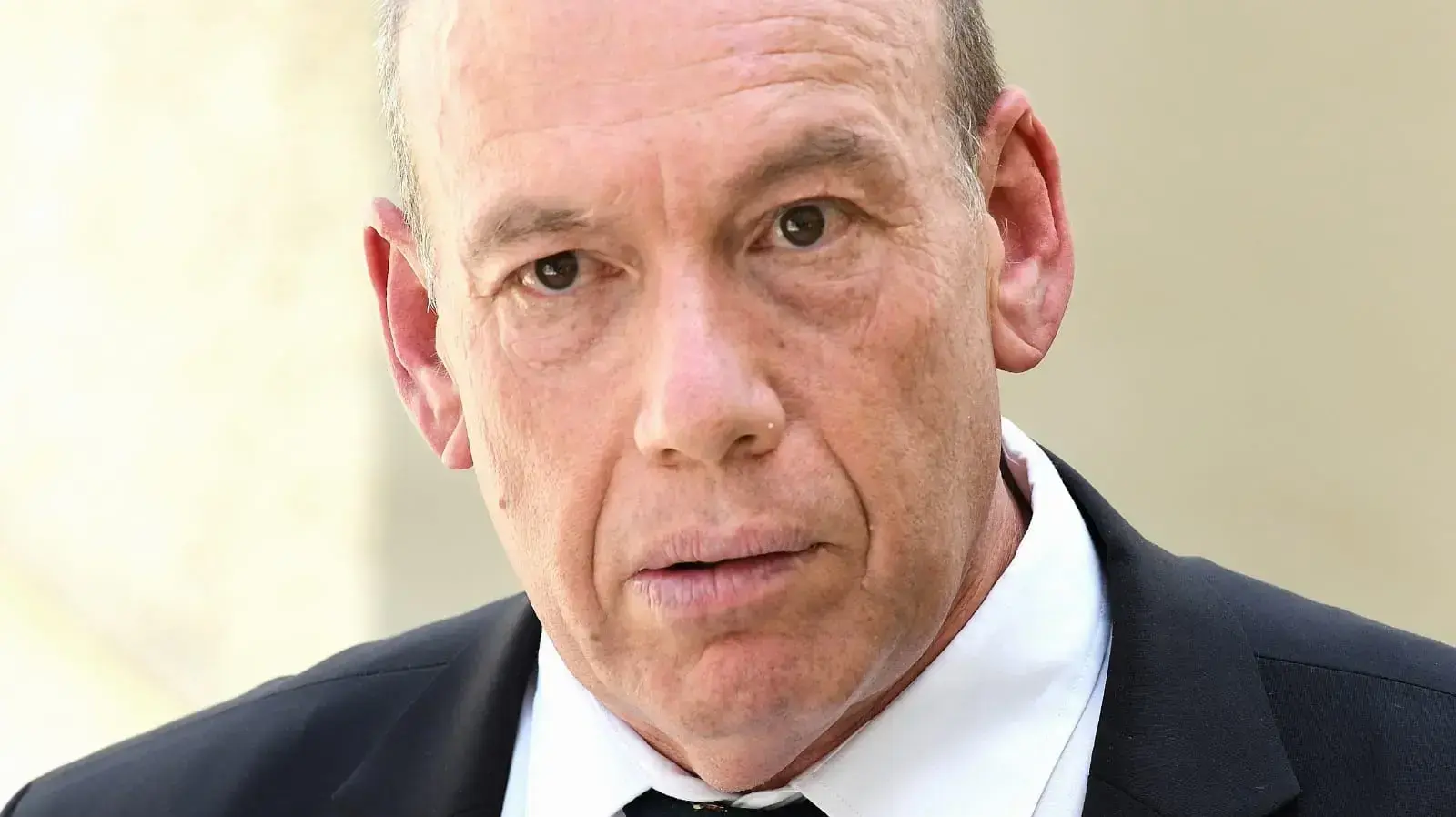 מבקר המדינה מתניהו אנגלמן בזירת קריסת בניין שפונה מדייריו, רחוב סרלין חולון, 13 בספטמבר 2021