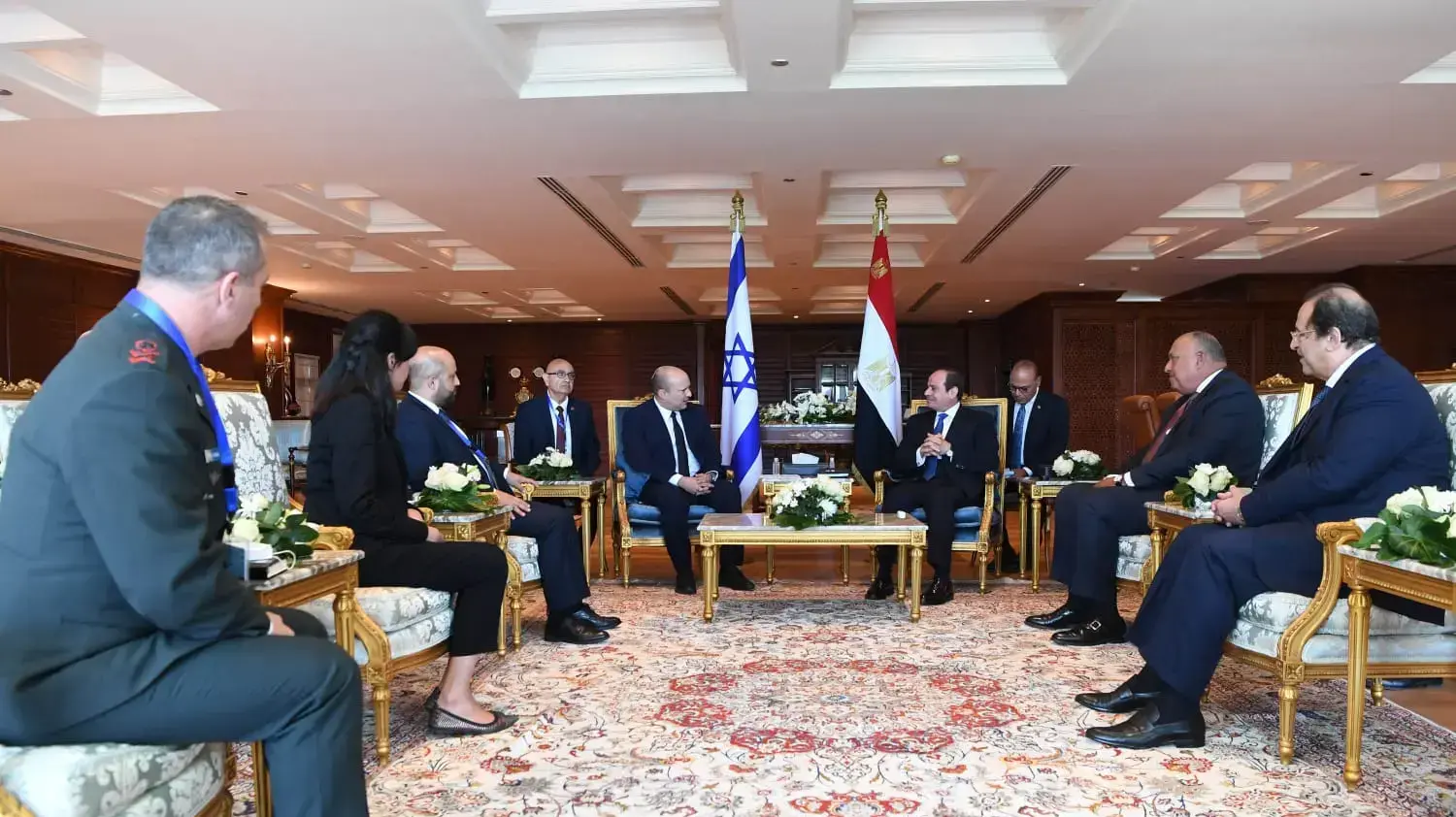 ראש הממשלה, נפתלי בנט, במהלך פגישתו עם נשיא מצרים, עבד אל-פתאח א-סיסי, בשארם א-שייח׳ 13 בספטמבר 2021
ראש הממשלה, נפתלי בנט, במהלך פגישתו עם נשיא מצרים, עבד אל-פתאח א-סיסי, בשארם א-שייח׳ 13 בספטמבר 2021