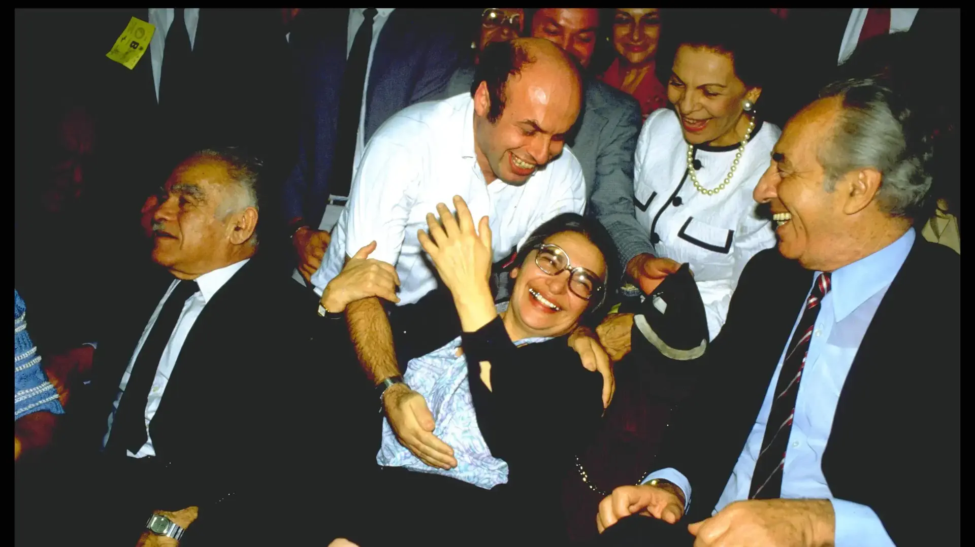 אסיר ציון לשעבר נתן שרנסקי מחבק את אסירת ציון אידה נודל, בטקס קבלת הפנים לכבודה עם שר החוץ שמעון פרס וראש הממשלה יצחק שמיר,נתב"ג, 15 באוקטובר 1987 אסיר ציון לשעבר נתן שרנסקי מחבק את אסירת ציון אידה נודל, בטקס קבלת הפנים לכבודה עם שר החוץ שמעון פרס וראש הממשלה יצחק שמיר,נתב"ג, 15 באוקטובר 1987