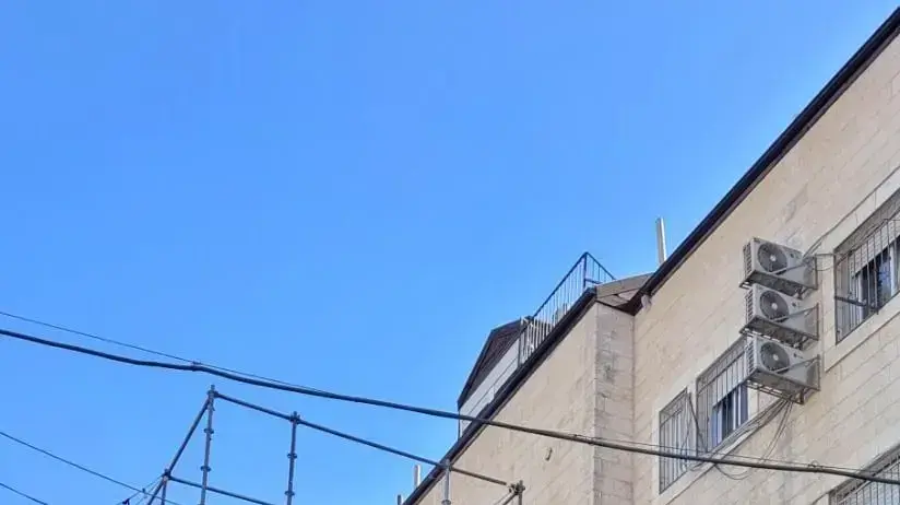 סוכה לא חוקית שנבנתה במאה שערים, 14 בספטמבר 2021 סוכה לא חוקית שנבנתה במאה שערים, 14 בספטמבר 2021