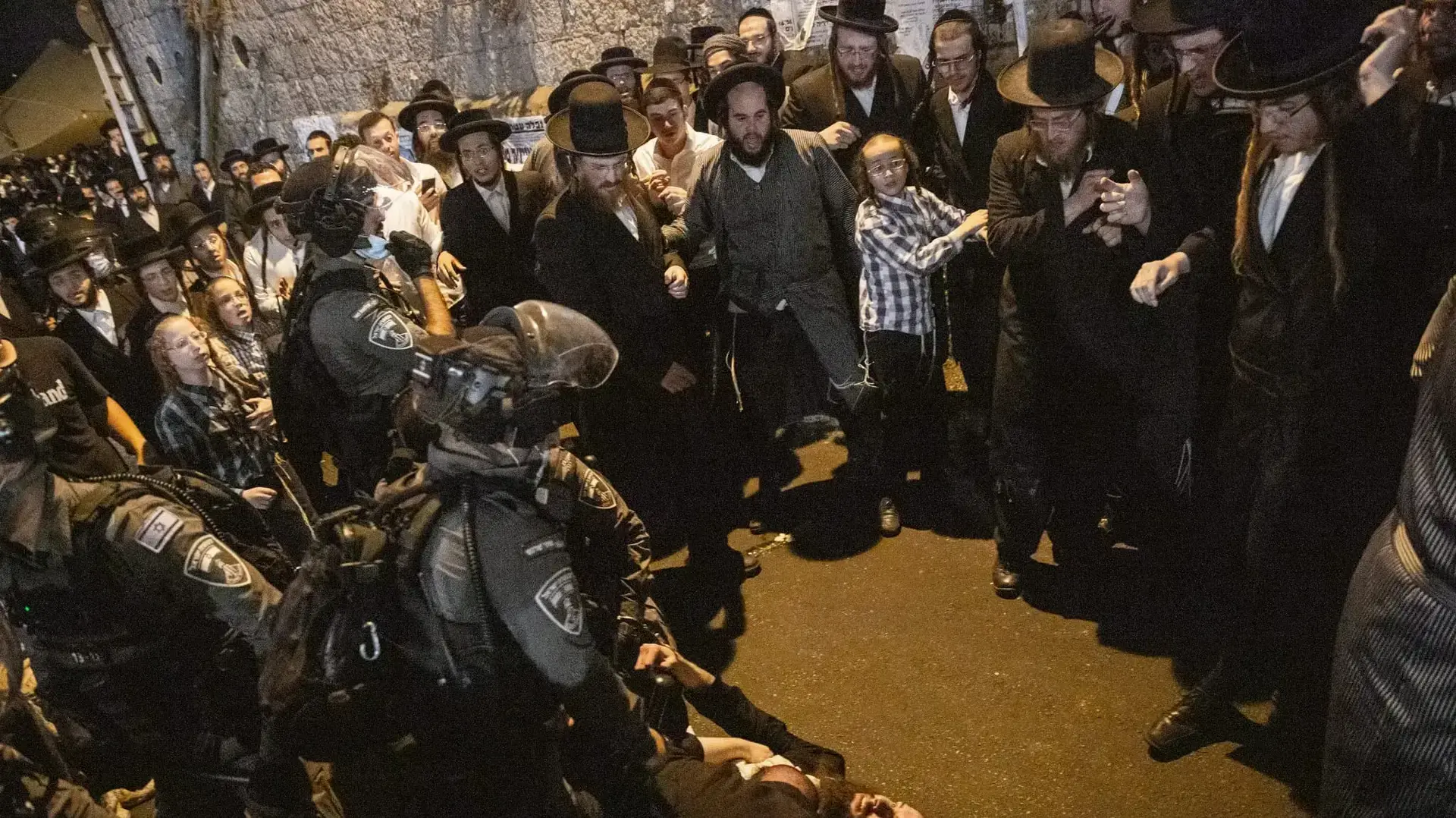 הפרות סדר בשכונת מאה שערים, ירושלים בעקבות הגעת כוחות הביטחון לביצוע הרס של סוכה שנבנתה בצורה מסוכנת 14 בספטמבר 2021