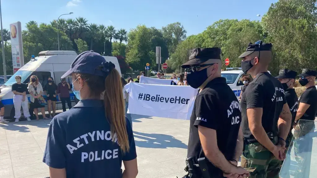 דיון על ערעור הצעירה הבריטית בבית המשפט העליון בניקוסיה, קפריסין, 16 בספטמבר 2021 דיון על ערעור הצעירה הבריטית בבית המשפט העליון בניקוסיה, קפריסין, 16 בספטמבר 2021