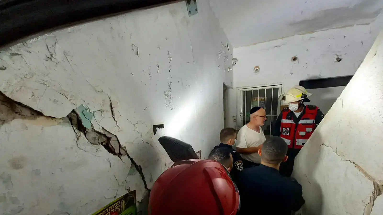 שני בניינים פונו בבני ברק מחשש לקריסה, 17 בספטמבר 2021