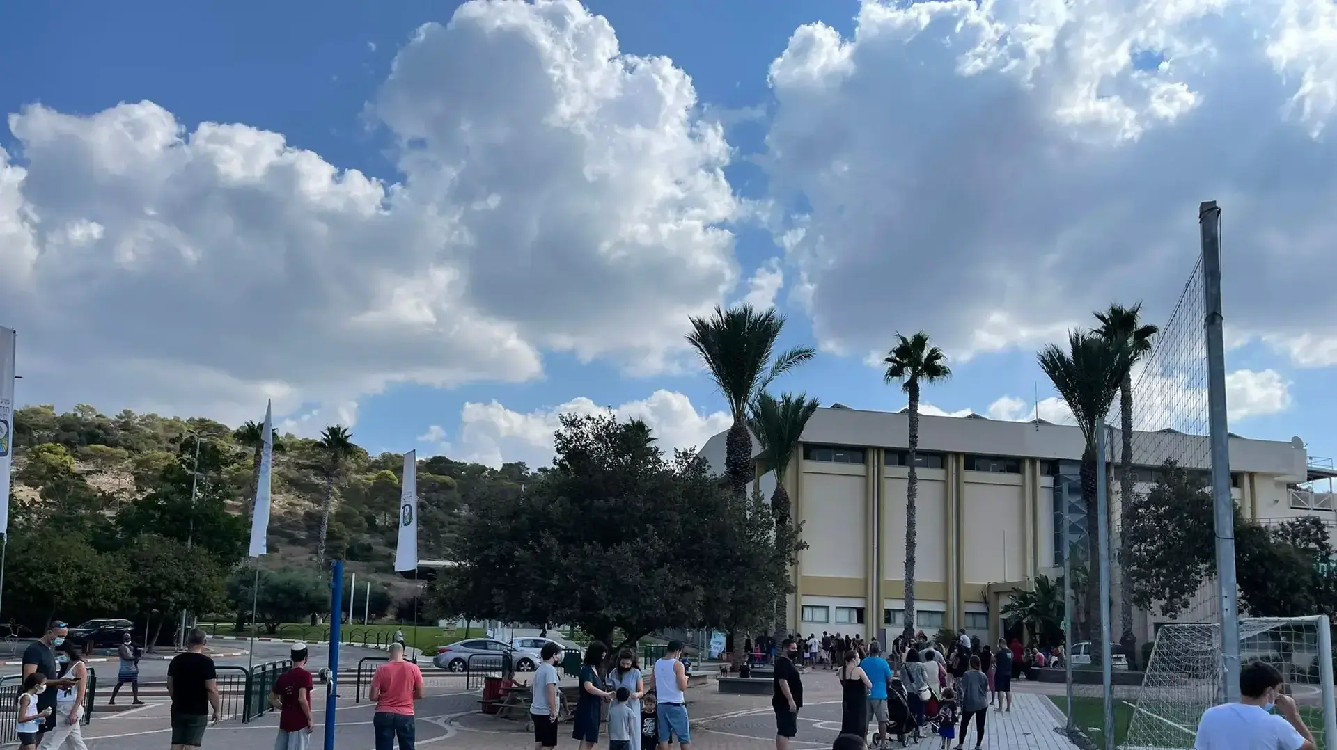 תורים במתחם בדיקות קורונה של פיקוד העורף במרכז מיר״ב של המועצה האזורית חוף הכרמל תורים במתחם בדיקות קורונה של פיקוד העורף במרכז מיר״ב של המועצה האזורית חוף הכרמל