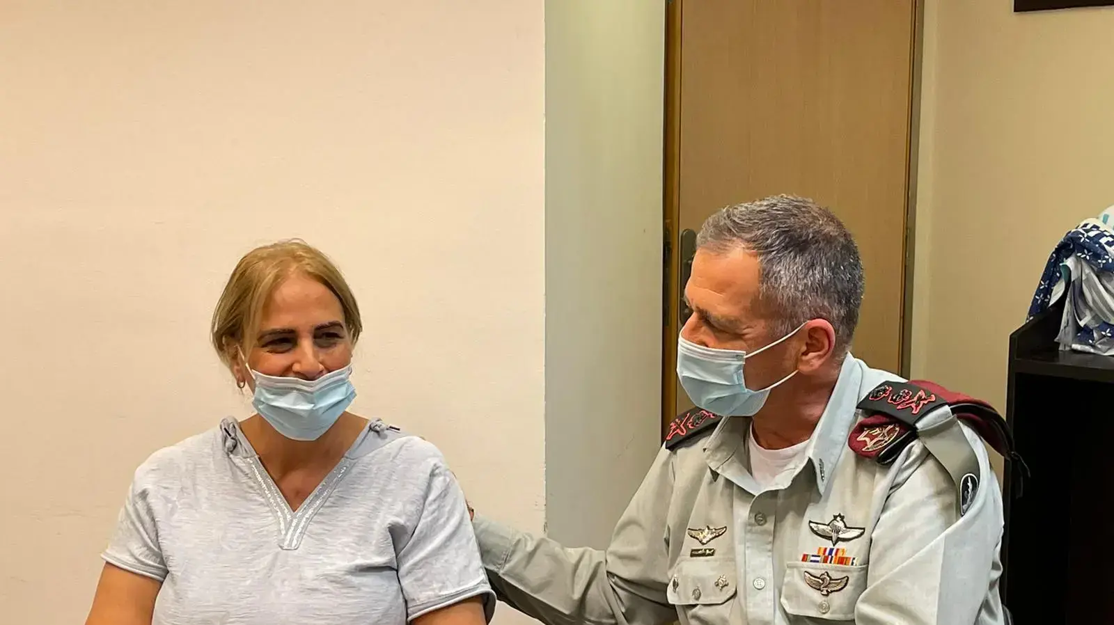 ראש המטה הכללי, רב-אלוף אביב כוכבי מבקר את איציק סעידיאן בבית החולים שיבא תל השומר. 18 בספטמבר 2021 ראש המטה הכללי, רב-אלוף אביב כוכבי מבקר את איציק סעידיאן בבית החולים שיבא תל השומר. 18 בספטמבר 2021
