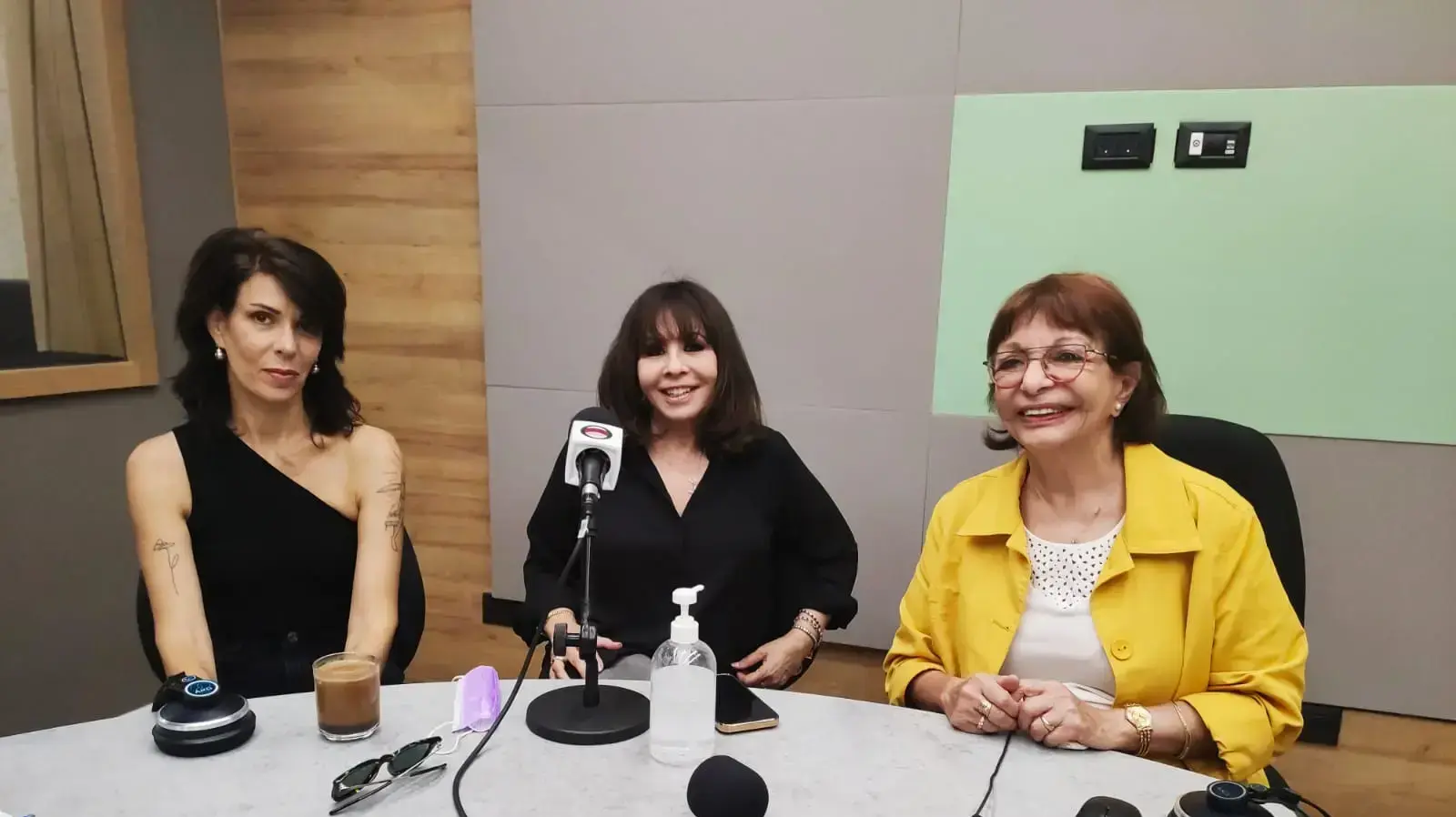 ירדנה ארזי בריאיון לרבקה מיכאלי ואיריס קול ב-103FM